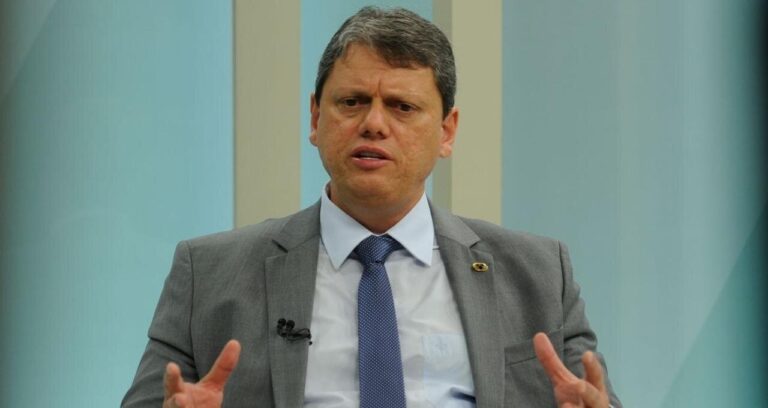 Kassab declara apoio a Tarcísio de Freitas para presidência em 2026, sinalizando alinhamento político para futuras eleições
