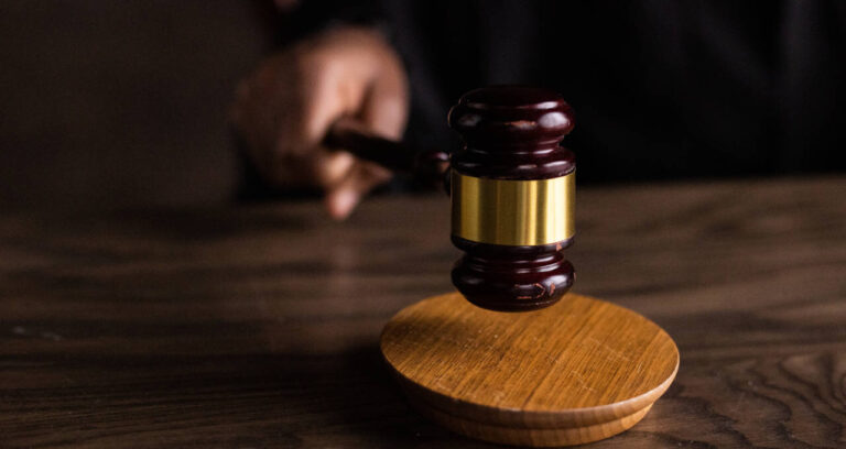 Brasil se aproxima de recorde em recuperações judiciais em 2025: Bombril, Ambipar e Azul em foco