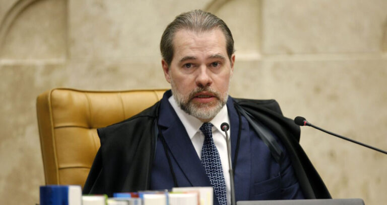 Senadores Entram com Pedido de Impeachment Contra Dias Toffoli por Condução de Caso Banco Master
