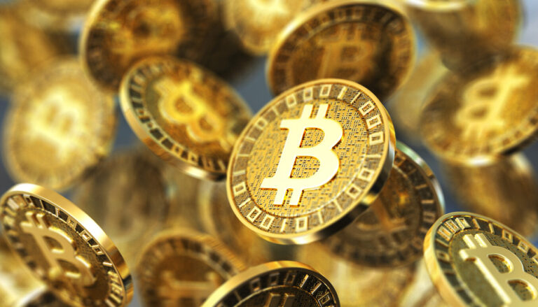 Queda do Bitcoin Abala Empresas que Apostaram na Alta: Especialistas Analisam o Futuro das Criptomoedas e o Impacto no Mercado