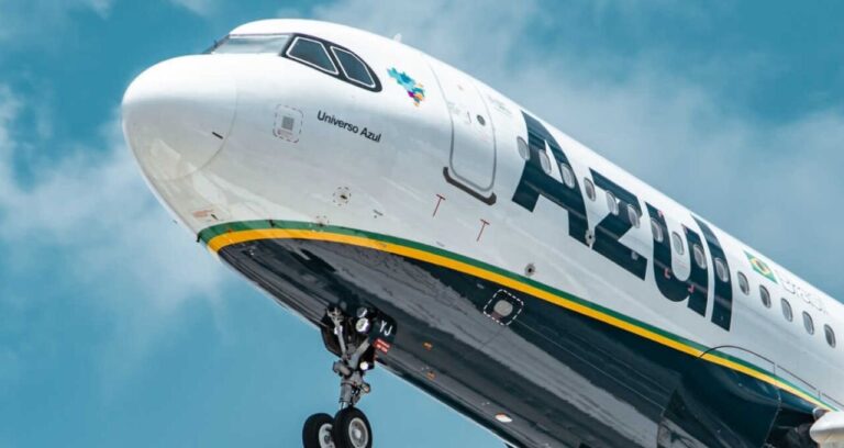 Ações da Azul (AZUL53) Despencam Mais de 40% Após Mudanças no Cronograma da Oferta de Ações; Investidores Preocupados com Diluição