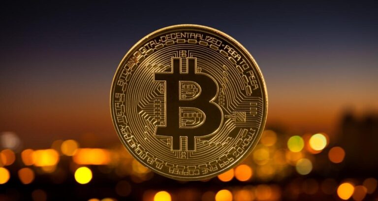 Bitcoin e Criptomoedas Buscam Recuperação Após Semana Volátil: O Que Analistas Dizem Sobre o Futuro?