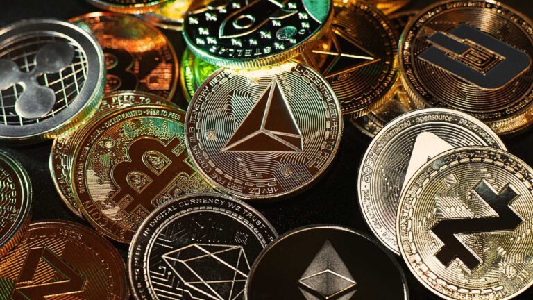 Bitcoin em Queda Livre: Ainda Vale a Pena Investir em Fevereiro? Análise e Recomendações