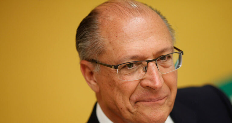 Alckmin declara que Lula é líder nacional e referência mundial em evento do PT