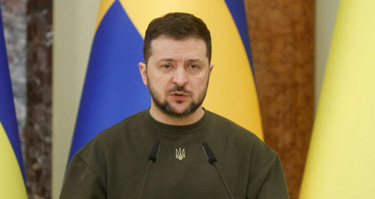 Zelensky revela pressão dos EUA para fim da guerra na Ucrânia até o verão; Alphabet e Amazon decepcionam em balanços