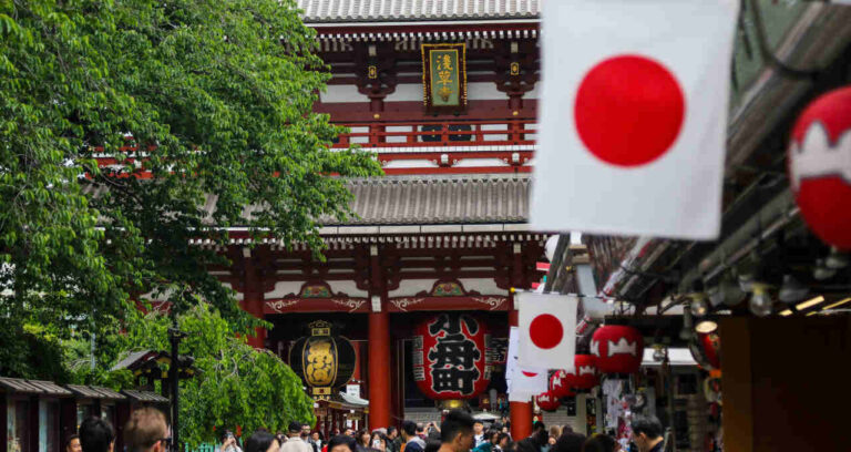 A “Dama de Ferro” do Japão: Tomiko Saiki Conquista Vitória Eleitoral Impressionante e Molda o Futuro Conservador