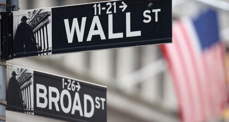 Wall Street em Queda: Payroll Forte e Ações de Software Pressionam Mercado Americano; Ibovespa Brilha com Dólar em Baixa e Recordes