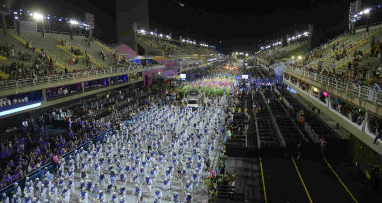 Carnaval no Brasil: da Sapucaí às ruas, a festa que une o país em celebração e cultura