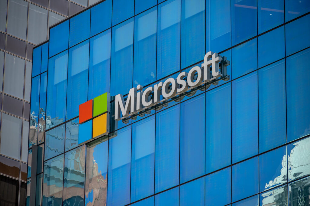 Microsoft (MSFT) Anuncia Investimento Massivo de US$ 50 Bilhões em IA no 'Sul Global', Impactando o Futuro Tecnológico de Países Emergentes