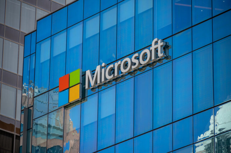 Microsoft (MSFT) Anuncia Investimento Massivo de US$ 50 Bilhões em IA no ‘Sul Global’, Impactando o Futuro Tecnológico de Países Emergentes