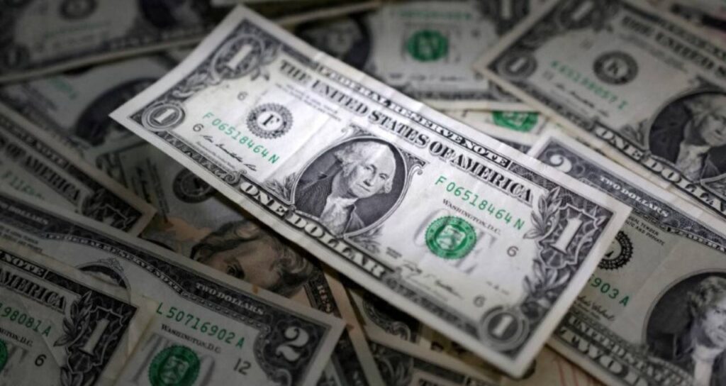 Dólar Alcança R$ 5,24: Mercado em Alerta com Dados Econômicos e Ata do Fed sob o Radar