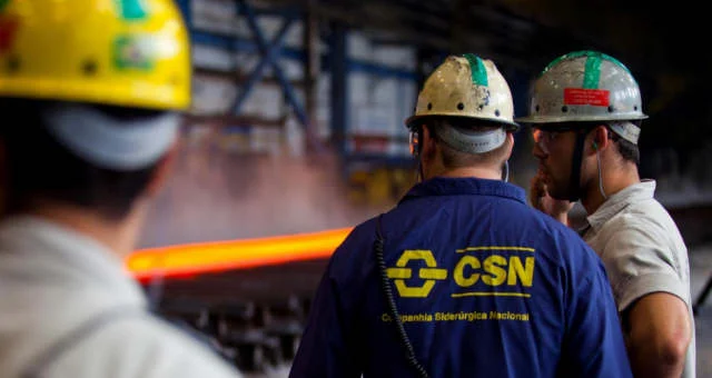 CSN (CSNA3) sob o Radar da Moody’s: Alavancagem e Queima de Caixa Desafiam Gigante do Aço no Brasil