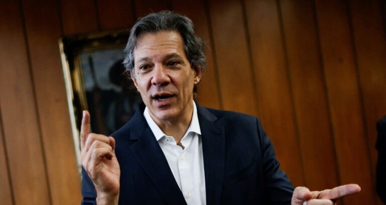 Decisão da Suprema Corte dos EUA sobre tarifas gera otimismo no Governo Brasileiro e impacta dólar e soja
