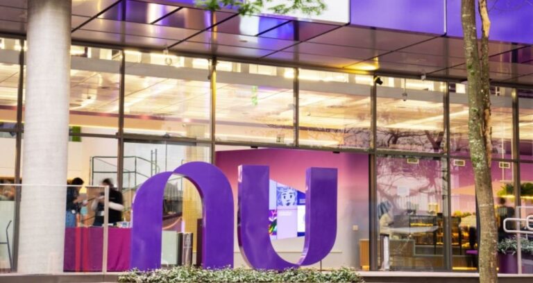 Nubank (ROXO34): Lucro Dispara 50% no 4T25 e Atinge US$ 894 Milhões, Impulsionando Ações e Atraindo Atenção do Mercado