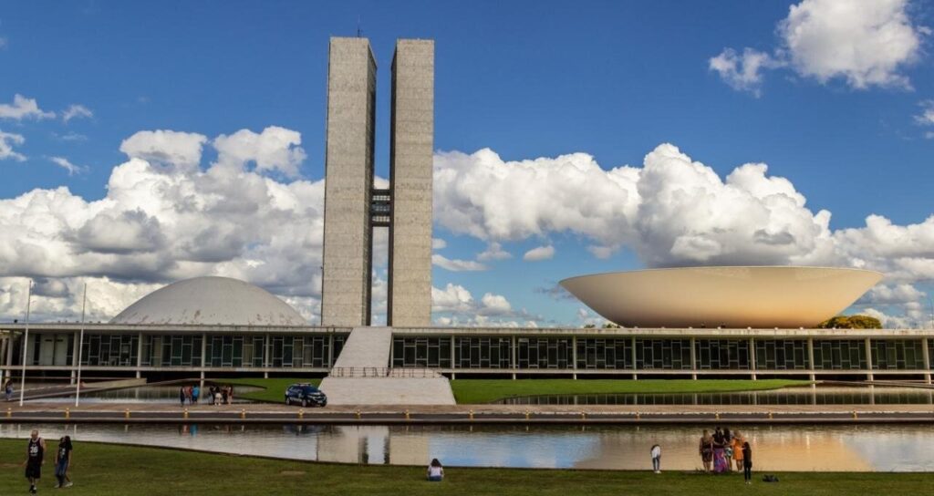 Governo Busca Diálogo para Reativar Incentivos Fiscais para Data Centers e Impulsionar Tecnologia no Brasil