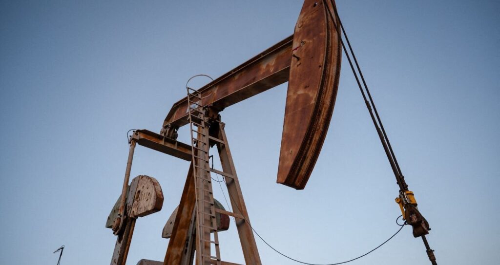 Conflito no Oriente Médio: Compradores de petróleo buscam alternativas e avaliam estoques com receio de escalada entre EUA e Irã