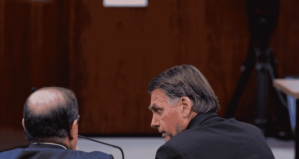 Primeira Turma do STF decide futuro da prisão domiciliar de Bolsonaro; Ibovespa reage a tensões globais e balanços corporativos