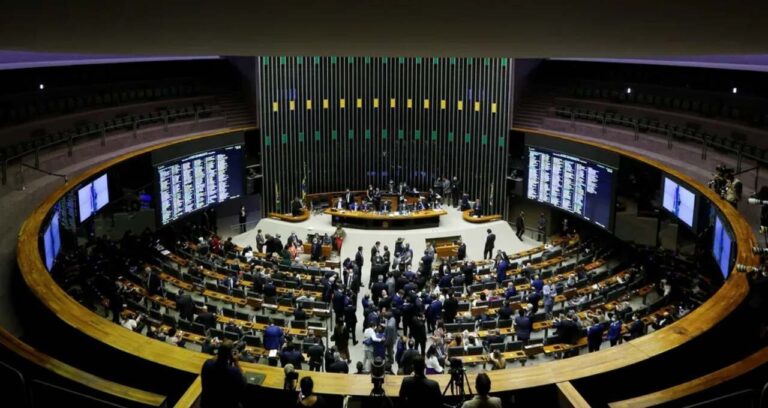Janela de Troca Partidária: Partidos Redesenham Bancadas e Definem Estratégias Eleitorais até Abril
