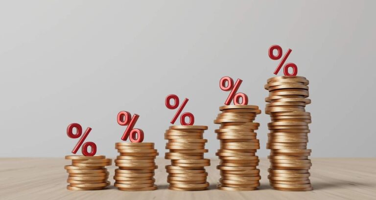 Juros Futuros em Queda: Conflito no Irã e Expectativa de Corte na Selic Impulsionam Mercado Brasileiro