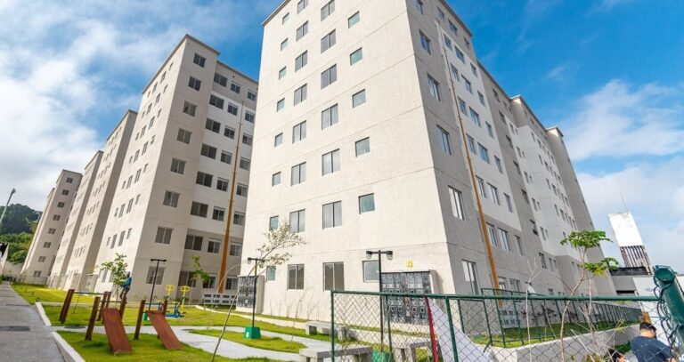 Tenda (TEND3) lucra com derivativos e Santander (SANB11) se beneficia em dia de alta da varejista na bolsa
