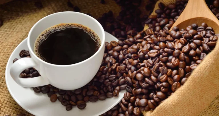 Café Robusta Renasce Após Mínima de 7 Meses, Enquanto Açúcar Sente o Peso da Queda do Petróleo