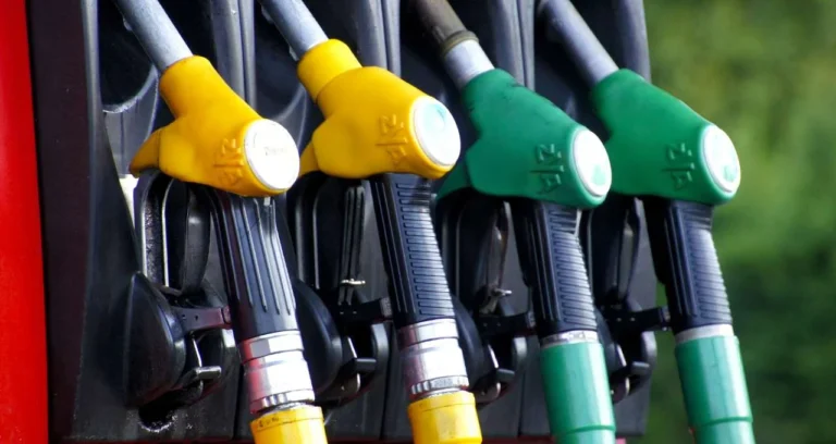 Petrobras (PETR4) cancela leilões de diesel e gasolina e gera incertezas no mercado; entenda os motivos e o impacto
