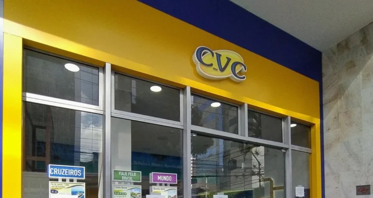 CVC (CVCB3) Reduz Prejuízo com Crescimento Operacional, Mas Dívidas Financeiras Persistem na Virada