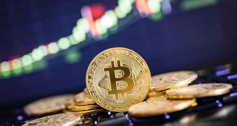 Bitcoin e Criptomoedas: Queda de Quase 5% na Semana Abaixo dos US$ 70 mil; Entenda os Fatores e Veja os Preços Deste Domingo