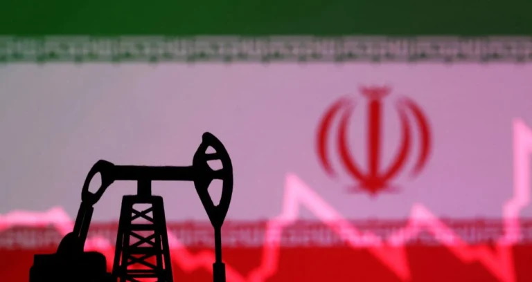 Petróleo despenca mais de 13% após Trump sinalizar trégua com Irã; Ibovespa e dólar reagem positivamente