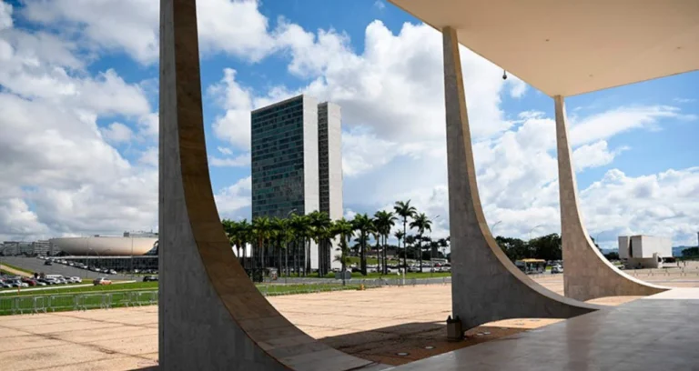 Metade dos Brasileiros Vê STF e Congresso Envolvidos no Caso Master, Indica Pesquisa AtlasIntel