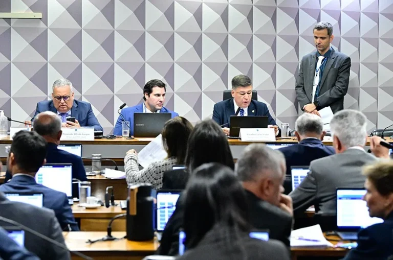 Corrupção Lidera Ranking de Preocupações no Brasil: 59,9% da População Alerta, Revela AtlasIntel