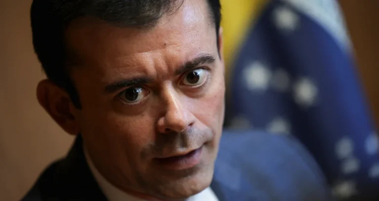 Governo se move para formalizar subsídio ao diesel até terça-feira; Petrobras bate recorde em meio à tensão global e Selic sob pressão