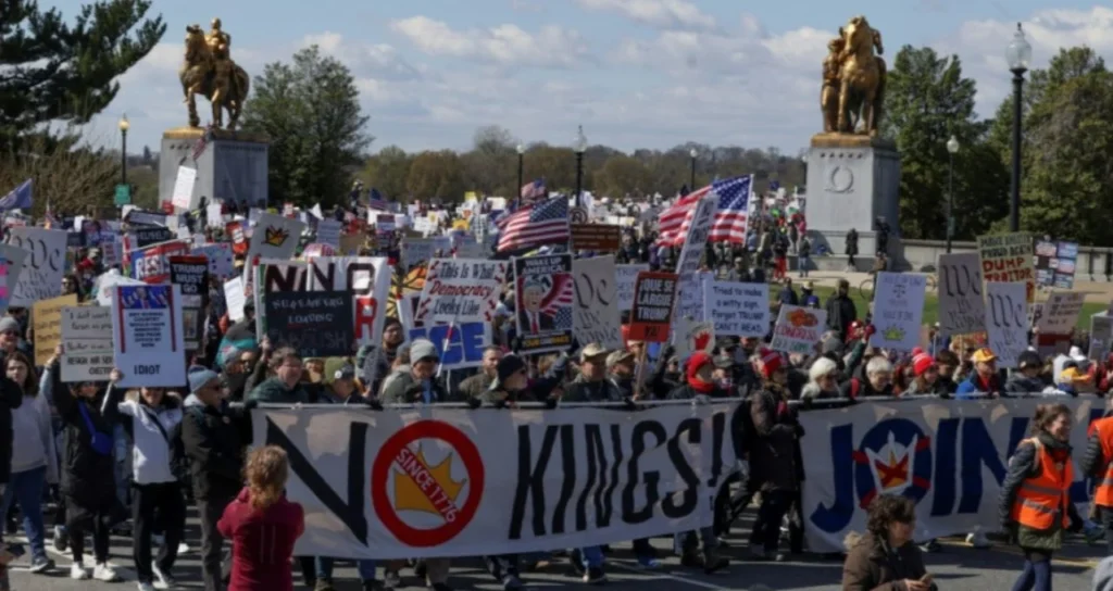 Políticas de Trump Provocam Protestos Massivos nos EUA; Mercado Financeiro Reage a Tensões Globais e Inflação