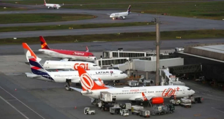 Alta do Petróleo e Gasolina Ameaçam Demanda por Viagens: Companhias Aéreas em Dilema Tarifário