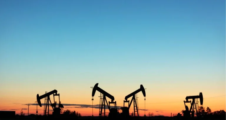 Petróleo Brent Ruma para Alta Mensal Recorde com Tensão no Golfo; Petrobras (PETR4) Ignora Crise e Bate Novo Recorde de Valor de Mercado