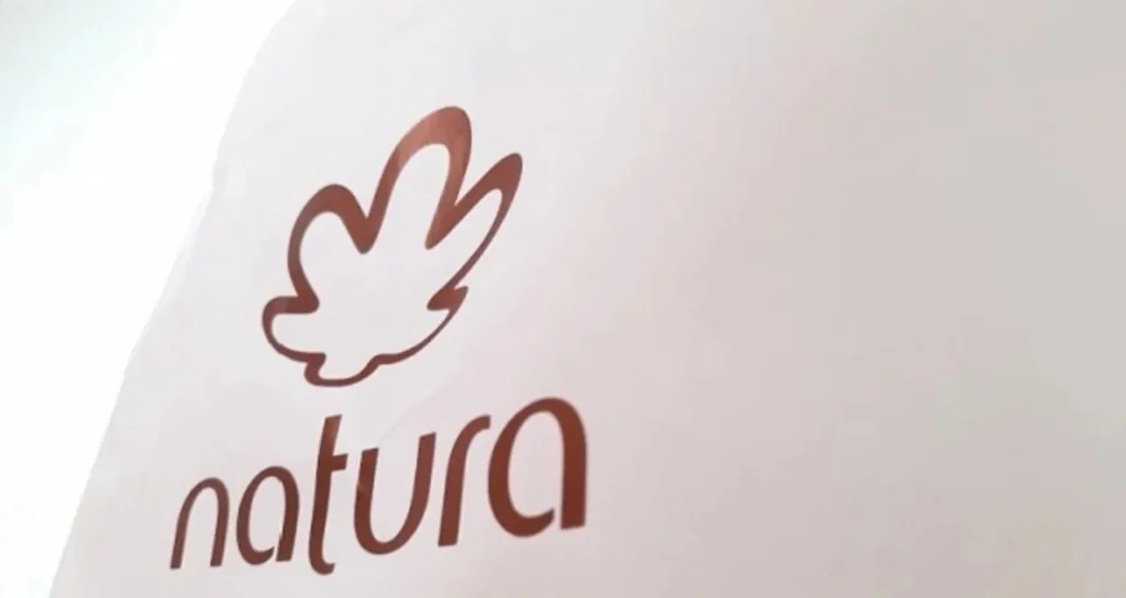 Natura (NATU3) Acelera Reestruturação com Entrada de Gigante Global e Impacto no Mercado