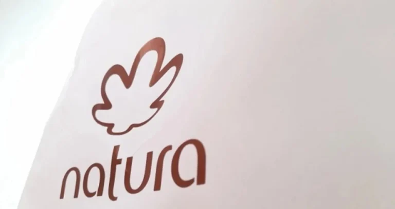 Natura (NATU3) Acelera Reestruturação com Entrada de Gigante Global e Impacto no Mercado
