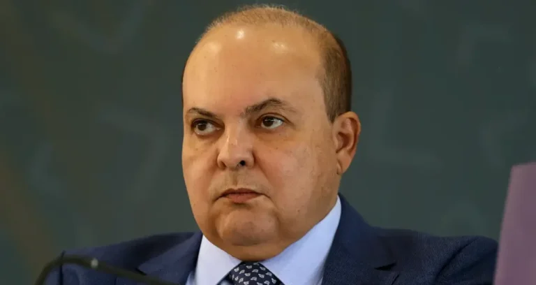 Ibaneis Rocha Deixa Governo do DF em Meio a Crise no BRB e Banco Master para Disputar Vaga no Senado