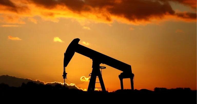 Petróleo em Queda: Sinais de Paz no Oriente Médio e Fim do Pico de Preços em Março