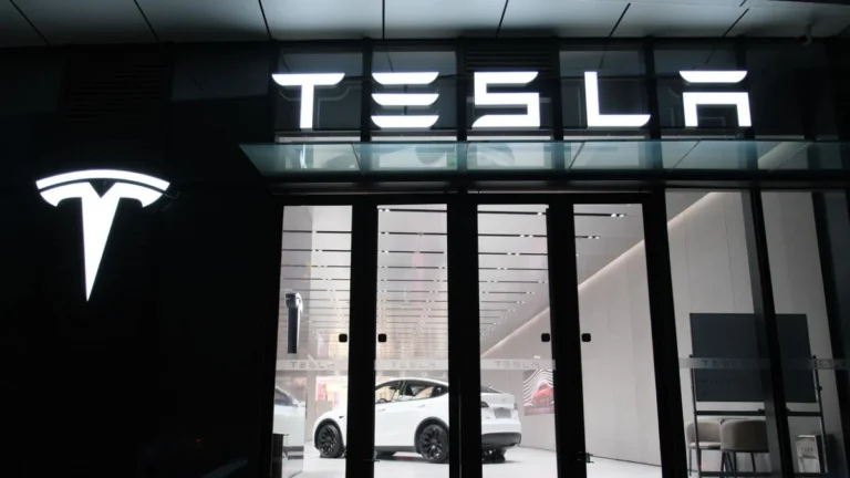 Tesla Surpreende com Aumento nas Vendas Trimestrais, Mas Não Atinge Expectativas de Wall Street e Ação Reage Negativamente em Nova York