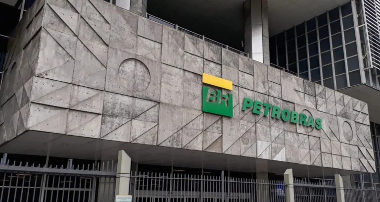 Petrobras ignora ordem de Lula e mantém entregas de GLP leiloado, dizem fontes