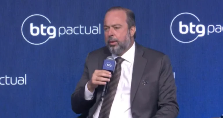 Ministro promete investigar lucros abusivos em meio à alta dos combustíveis e ANP habilita empresas para subvenção do diesel