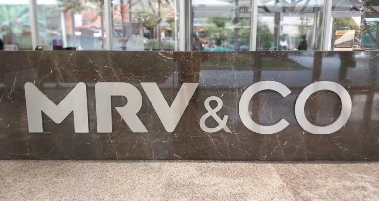 MRV (MRVE3) Gera R$ 387 Milhões em Caixa no 1T25 e Se Prepara para Novas Regras do MCMV