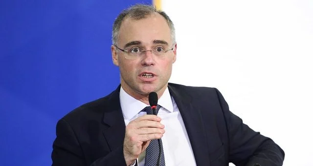 Magistrados precisam de ‘contenção a mais’ para manter credibilidade, afirma Mendonça