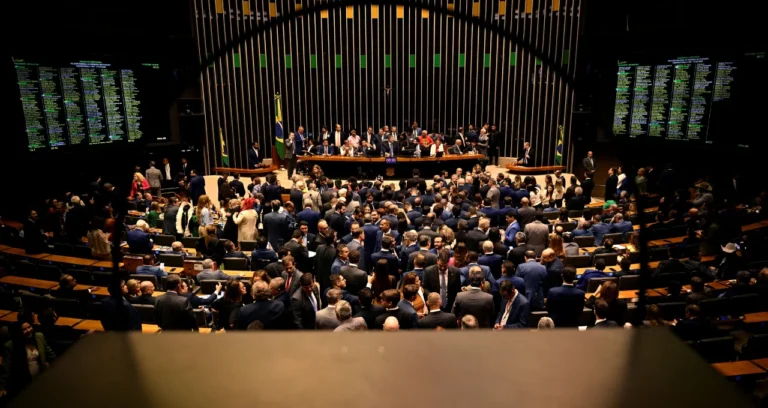 Câmara dos Deputados Aprova Projeto de Lei Detalhando Transição de Governos: O Que Muda para a Gestão Pública?