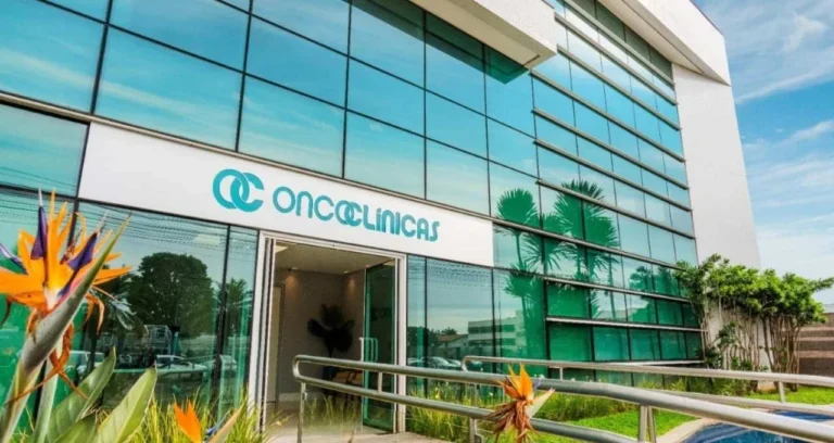 Lucro da Oncoclínicas (ONCO3) despenca para R$ 1,5 bilhão de prejuízo no 4º trimestre de 2025 após atraso na divulgação do balanço