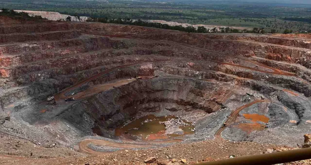 Aura Mineração (AURA33) Acelera o Futuro: Projeto Era Dourada Aprovado com Capex Elevado e Produção Prevista para 2028