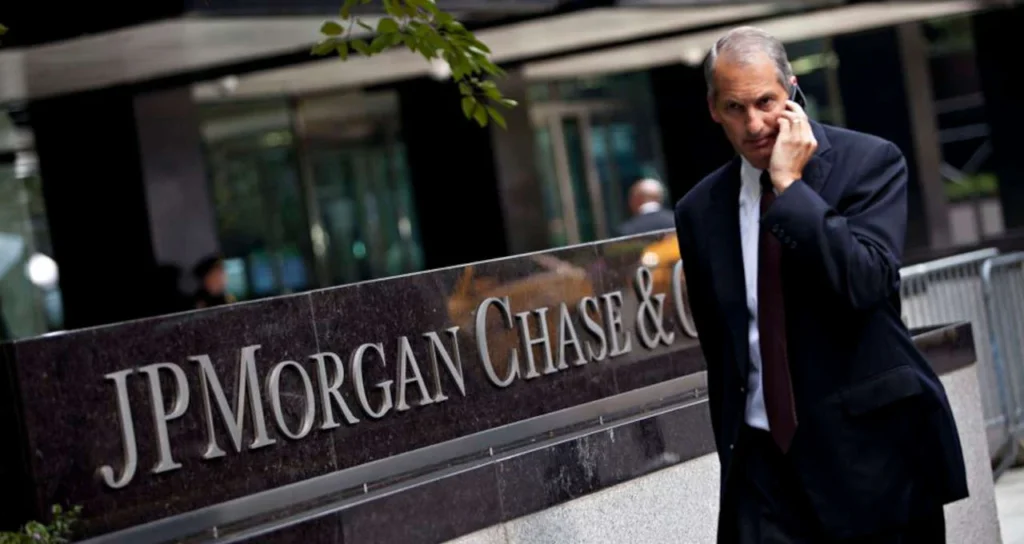 Lucro do JPMorgan Chase Supera Expectativas, Mas Aumento nas Despesas Pressiona Ações no Pré-Mercado