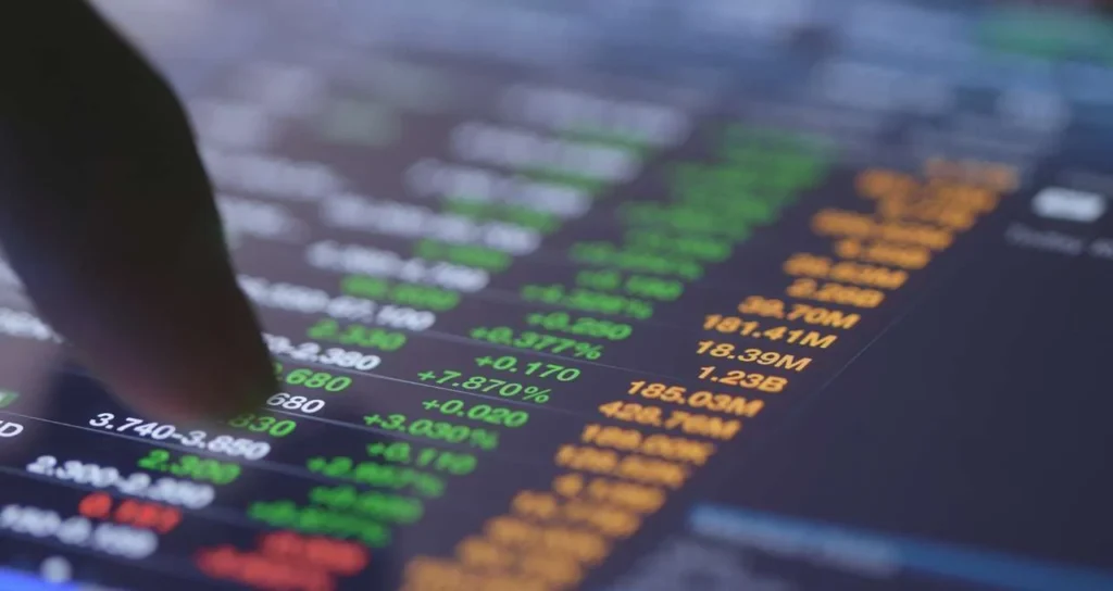 Ibovespa Rumo aos 200 Mil Pontos: Empiricus Revela 10 Ações de Destaque para Investir Agora