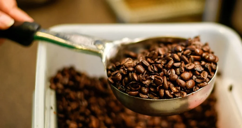 Café Robusta Sobe e Afasta-se de Mínimas de 8 Meses com Fluxos Reduzidos de Produtores Chave